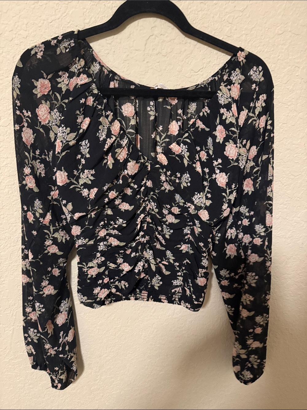 Women's Black Floral Ruched Long-Sleeve Top - Pink Rose Print